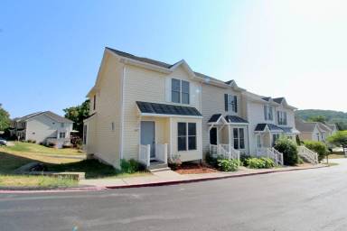 Main picture of 837 Camelot Ln