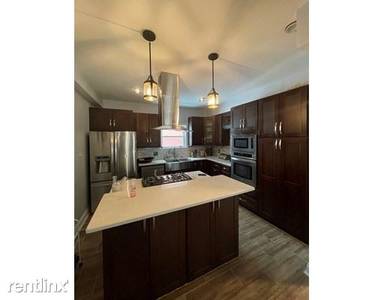 Main picture of 285 Green St