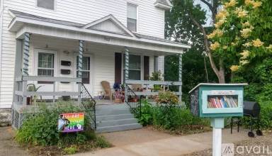 Main picture of 702 E Grand Ave
