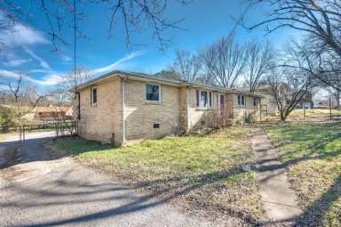Main picture of 5122 Edmondson Pike