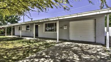Main picture of 3126 N 44th Ln