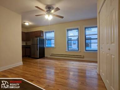 Main picture of 815-23 W Cornelia Ave