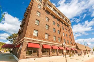 Main picture of 208 E 5th St