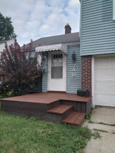 Main picture of 740 Bronx Dr