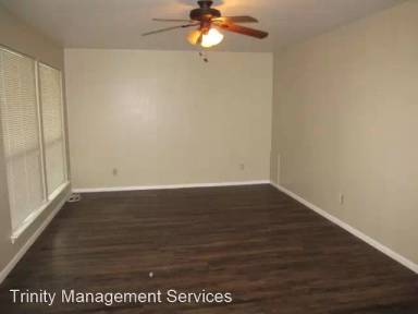 Main picture of 202 E Oak St