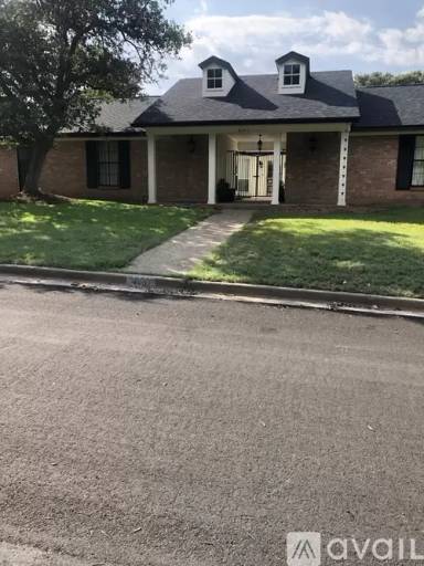 Main picture of 8241 Forest Ridge Dr