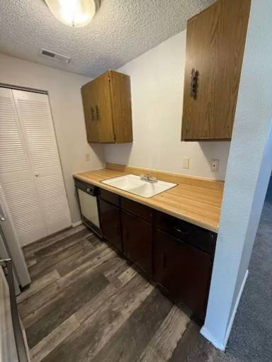 Main picture of 2701 S Emporia St