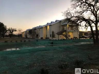 Main picture of 1003 E Highway St
