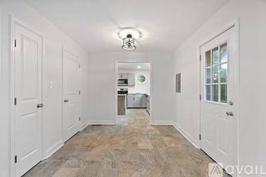 Main picture of 409 Maiden Ln