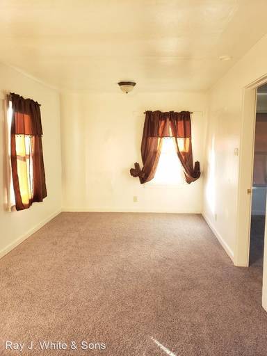 Main picture of 935 Frost Ln