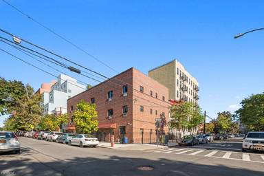 Main picture of 727 E 181st St