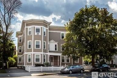 Main picture of 1590 Cambridge St