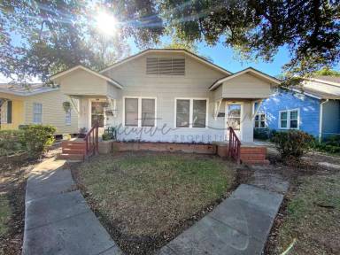 Main picture of 900 11th St