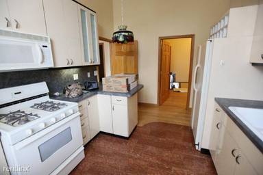 Main picture of 2200 W Chicago Ave