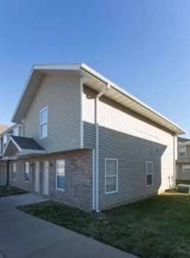 Main picture of 5550 N White St