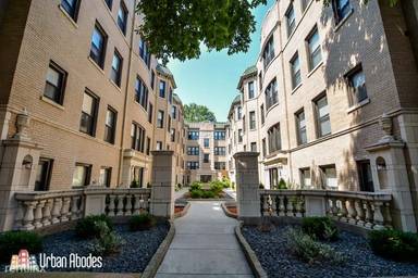 Main picture of 4034 N Ashland Ave