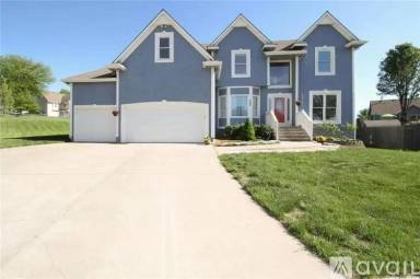 Main picture of 703 Lakeshore Pl