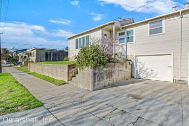 Main picture of 1070 Clark Ave