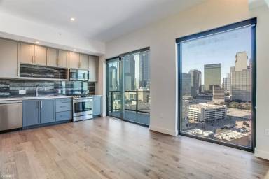 Main picture of 2200 Commerce St