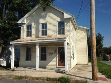 Main picture of 431 E Race St