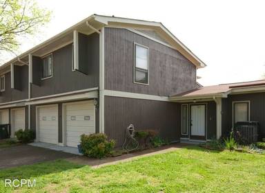 Main picture of 406 Summerview Dr