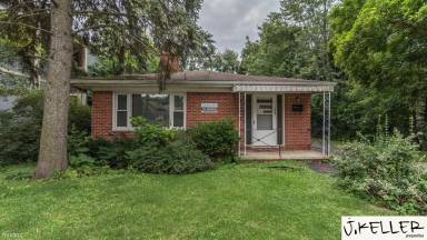 Main picture of 1000 Woodlawn Ave