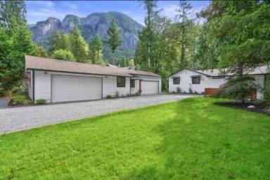 Main picture of 44011 SE 78th St