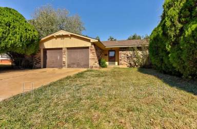 Main picture of 207 W Shadywood Dr