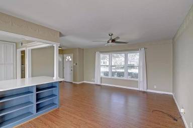 Main picture of 321 Circle Dr
