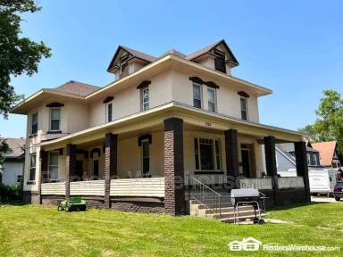 Main picture of 1326 E 9th St