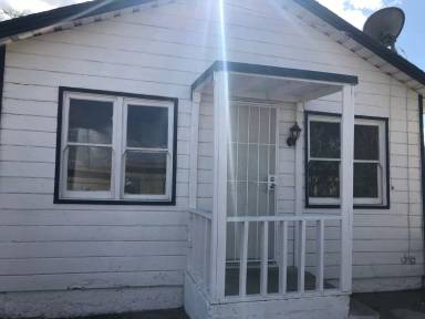 Main picture of 2083 S Maple Ave