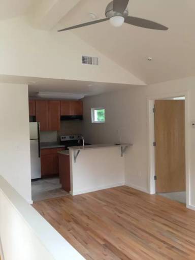 Main picture of 1736 Main St