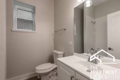 Main picture of 2241 W 21st St