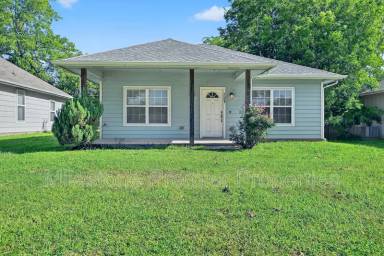Main picture of 717 W Morton St