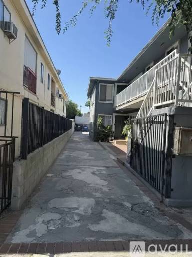Main picture of 14214 Sherman Way