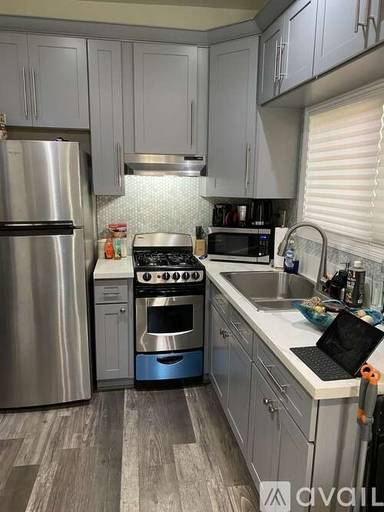 Main picture of 4181 6th Ave