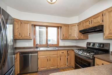 Main picture of 582 S Court St
