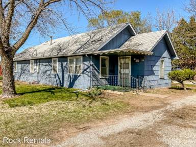 Main picture of 128 W Avenue E