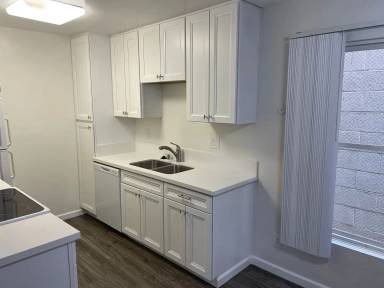 Main picture of 4986 Santa Monica Ave