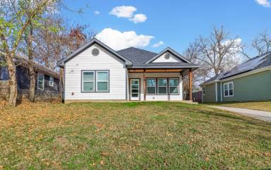 Main picture of 417 W Walker St