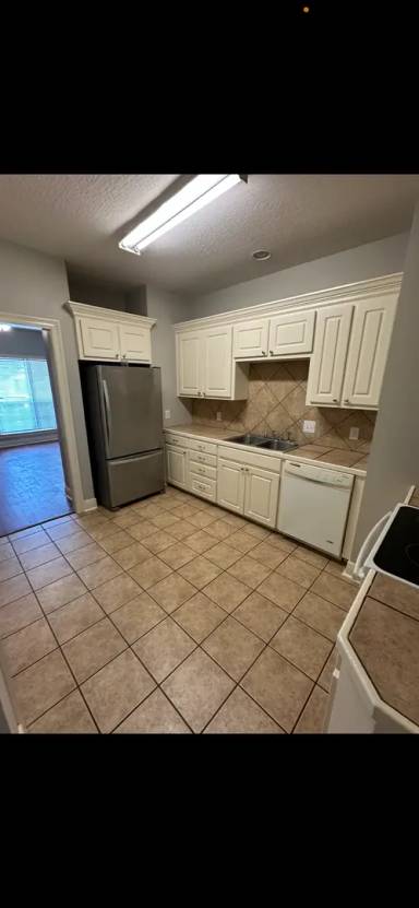 Main picture of 106 Northwest Cir