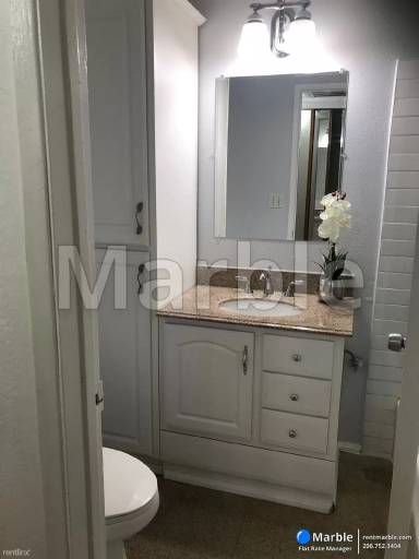 Main picture of 5403 Newcastle Ave
