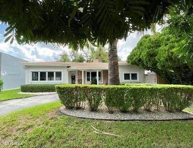 Main picture of 50 SW 30th Rd