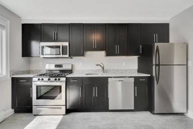 Main picture of 21 Clinton Ave