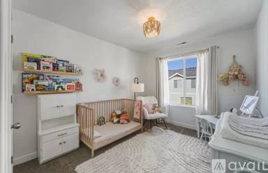Main picture of 1007 E Midship Way