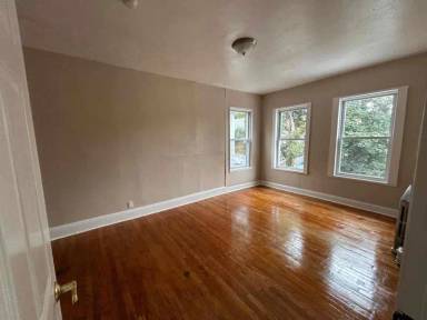 Main picture of 661 E 29th St