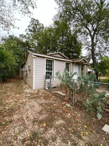 Main picture of 403 Pedernales St