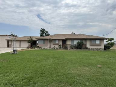 Main picture of 9029 Schaefer Ave