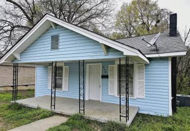 Main picture of 634 S Hoskins Rd