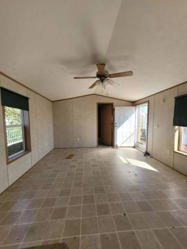 Main picture of 7 Laura Ct
